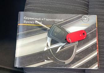 Подержанный автомобиль Opel Astra Hatchback 2012 года (16 фото)