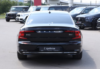 Подержанный автомобиль Volvo S90 2021 года (6 фото)
