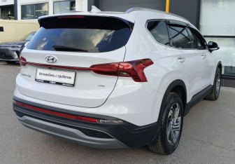 Подержанный автомобиль Hyundai Santa Fe 2022 года (5 фото)