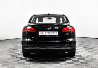 Подержанный автомобиль Ford Focus Sedan 2018 года (6 фото)
