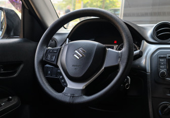 Подержанный автомобиль Suzuki Vitara 2015 года (11 фото)