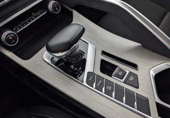 Подержанный автомобиль Geely Coolray 2023 года (29 фото)