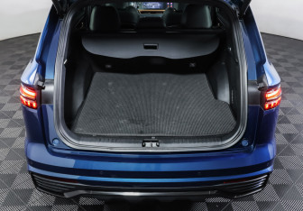 Подержанный автомобиль Geely Monjaro 2023 года (10 фото)