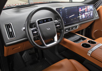 Подержанный автомобиль LiXiang L9 2023 года (16 фото)