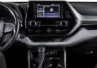 Подержанный автомобиль Toyota Highlander 2021 года (18 фото)