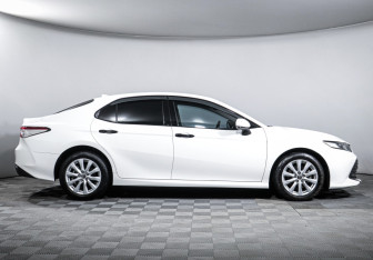 Подержанный автомобиль Toyota Camry Sedan 2019 года (4 фото)