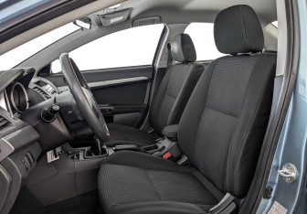 Подержанный автомобиль Mitsubishi Lancer Sedan 2011 года (20 фото)
