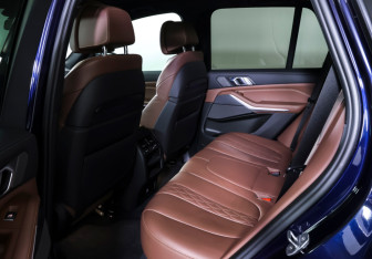 Подержанный автомобиль BMW X5 2020 года (12 фото)
