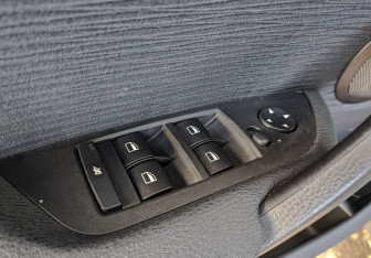 Подержанный автомобиль BMW X1 2014 года (23 фото)