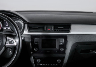 Подержанный автомобиль Skoda Rapid Liftback 2016 года (13 фото)