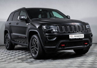 Подержанный автомобиль Jeep Grand Cherokee 2021 года (3 фото)