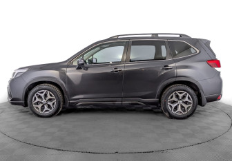 Подержанный автомобиль Subaru Forester Suv 2018 года (8 фото)