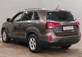 Подержанный автомобиль Kia Sorento 2014 года (7 фото)