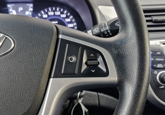 Подержанный автомобиль Hyundai Solaris Sedan 2013 года (25 фото)