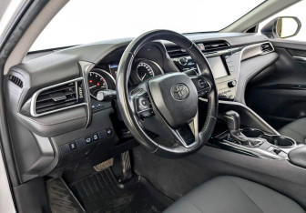 Подержанный автомобиль Toyota Camry Sedan 2019 года (16 фото)