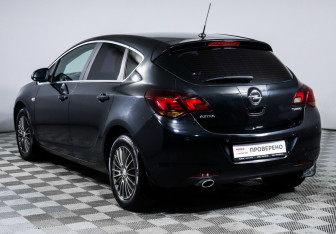 Подержанный автомобиль Opel Astra Hatchback 2012 года (7 фото)
