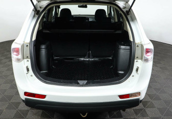 Подержанный автомобиль Mitsubishi Outlander 2013 года (21 фото)