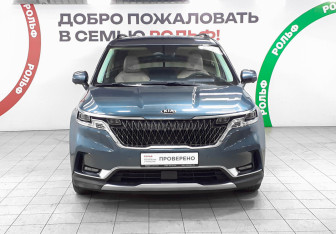Подержанный автомобиль Kia Carnival 2020 года (2 фото)
