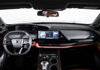 Подержанный автомобиль Changan UNI-K 2024 года (18 фото)