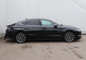 Подержанный автомобиль Hyundai Sonata 2023 года (7 фото)