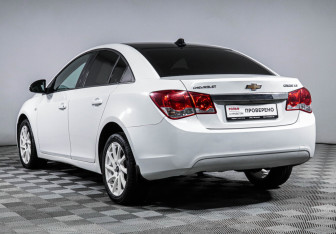 Подержанный автомобиль Chevrolet Cruze Sedan 2011 года (7 фото)