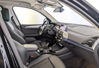Подержанный автомобиль BMW X3 2020 года (11 фото)