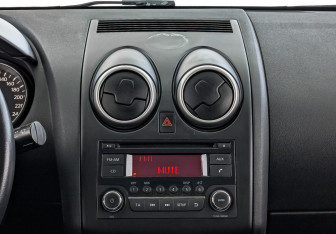 Подержанный автомобиль Nissan Qashqai 2012 года (17 фото)