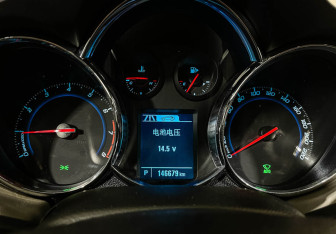 Подержанный автомобиль Chevrolet Cruze Wagon 2013 года (11 фото)