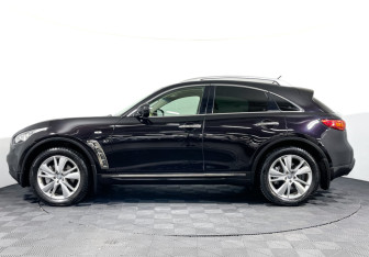 Подержанный автомобиль Infiniti QX70 2014 года (8 фото)