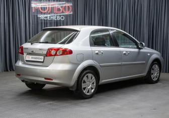 Подержанный автомобиль Chevrolet Lacetti Wagon 2009 года (5 фото)
