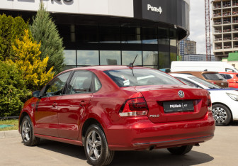 Подержанный автомобиль Volkswagen Polo Sedan 2018 года (5 фото)
