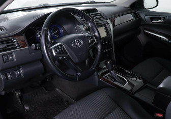 Подержанный автомобиль Toyota Camry Sedan 2016 года (10 фото)