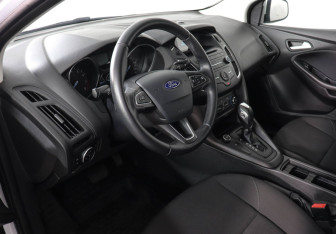 Подержанный автомобиль Ford Focus Hatchback 2018 года (9 фото)