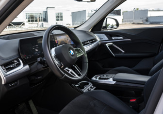 Подержанный автомобиль BMW X1 2025 года (9 фото)