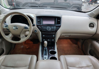 Подержанный автомобиль Nissan Pathfinder 2016 года (9 фото)