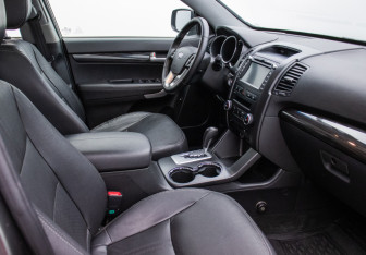 Подержанный автомобиль Kia Sorento 2011 года (9 фото)