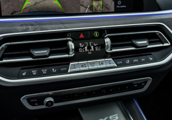 Подержанный автомобиль BMW X5 2023 года (23 фото)