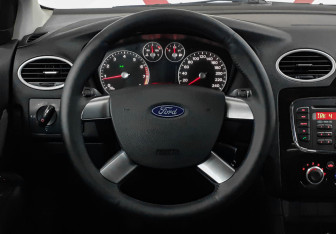 Подержанный автомобиль Ford Focus Sedan 2007 года (11 фото)