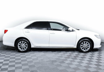Подержанный автомобиль Toyota Camry Sedan 2014 года (4 фото)