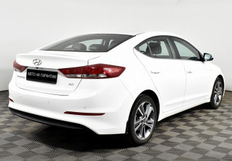 Подержанный автомобиль Hyundai Elantra Sedan 2016 года (3 фото)