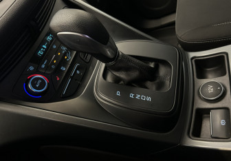 Подержанный автомобиль Ford Kuga 2017 года (13 фото)