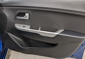 Подержанный автомобиль Kia Rio Hatchback 2014 года (18 фото)