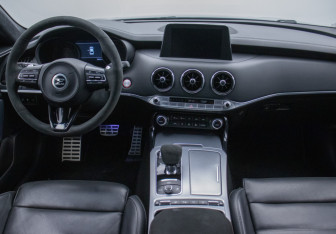 Подержанный автомобиль Kia Stinger 2019 года (13 фото)