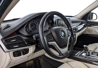 Подержанный автомобиль BMW X5 2017 года (15 фото)