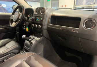 Подержанный автомобиль Jeep Compass 2011 года (10 фото)