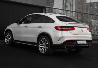 Подержанный автомобиль Mercedes-Benz GLE 2017 года (7 фото)