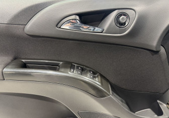 Подержанный автомобиль Opel Meriva 2012 года (17 фото)