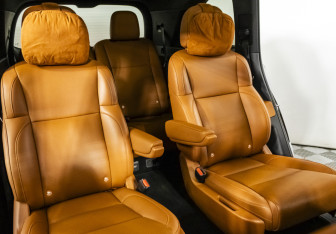 Подержанный автомобиль LiXiang L9 2023 года (11 фото)