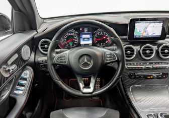 Подержанный автомобиль Mercedes-Benz GLC AMG 2017 года (24 фото)