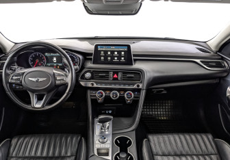 Подержанный автомобиль Genesis G70 2019 года (14 фото)